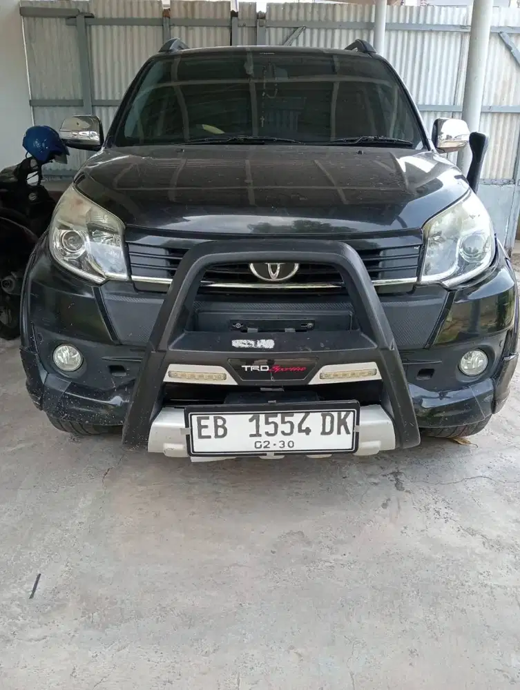 Di Jual Cepat Mobil Rusah TRD tahun 2015.SS lengkap.harga bisa nego.