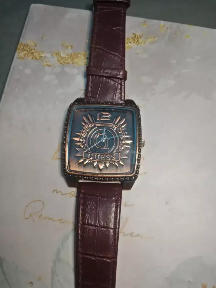 Jam tangan pria Guess