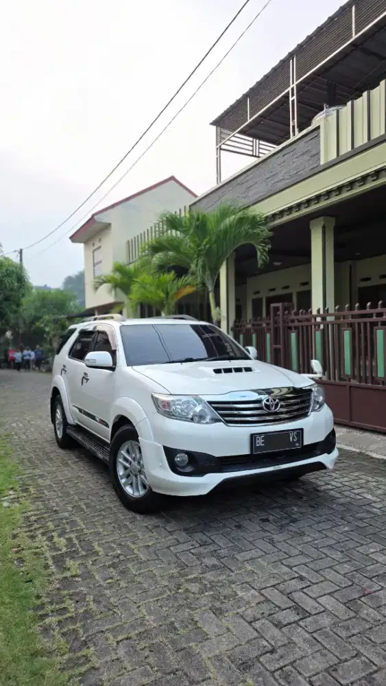 Toyota Fortuner VNT TRD Sportivo
2.5 G AT - Th 2013 (Putih)