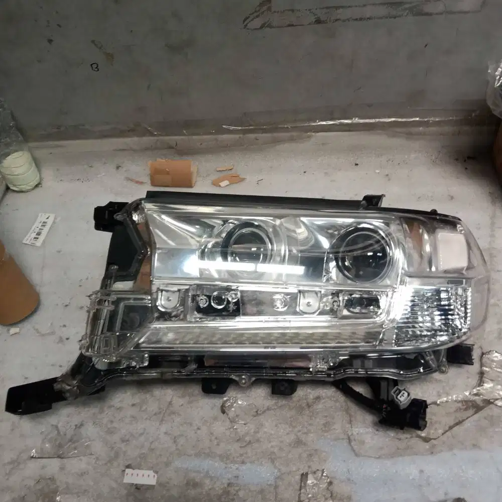 HEADLAMP KIRI TOYOTA LAND CRUISER 200 VX-R 2020, 8110660K02