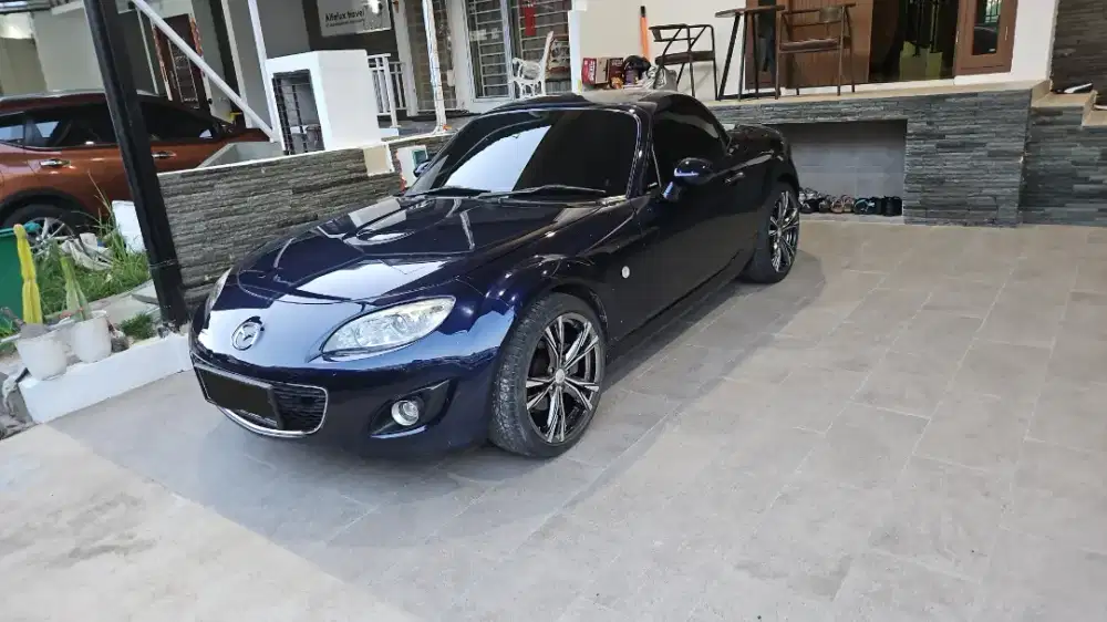 Tahun 2011 Mazda MX5