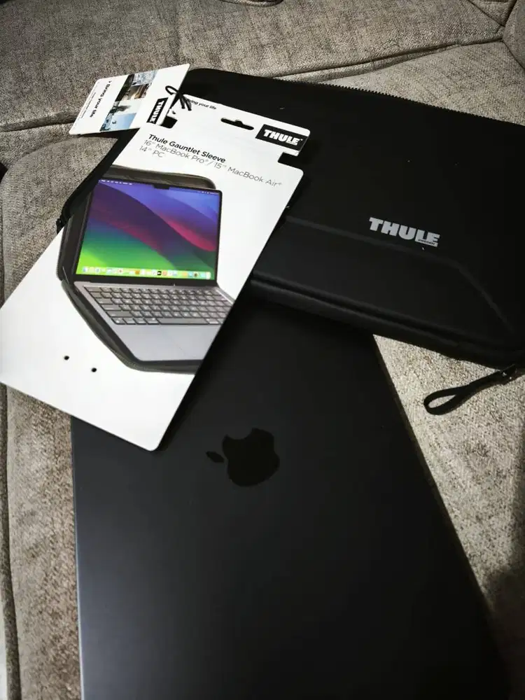 Thule Gauntlet TGSE-2557 Sleeve MacBook Pro 16 Original Like New