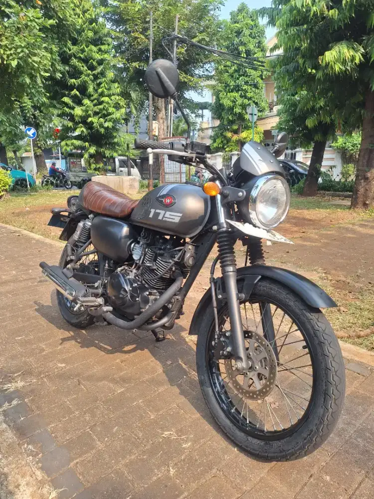 Kawasaki W175 Cafe Abu-Abu 2019