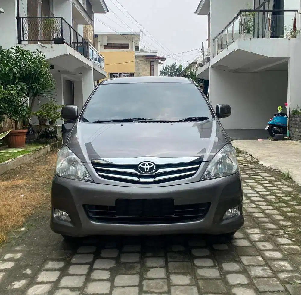 Toyota Kijang Innova 2.5 G MT 2010
