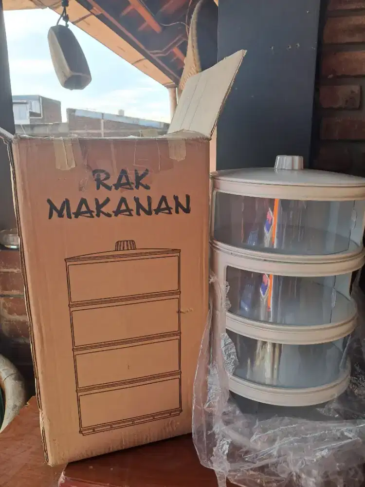 Tempat simpan lauk pauk di dapur