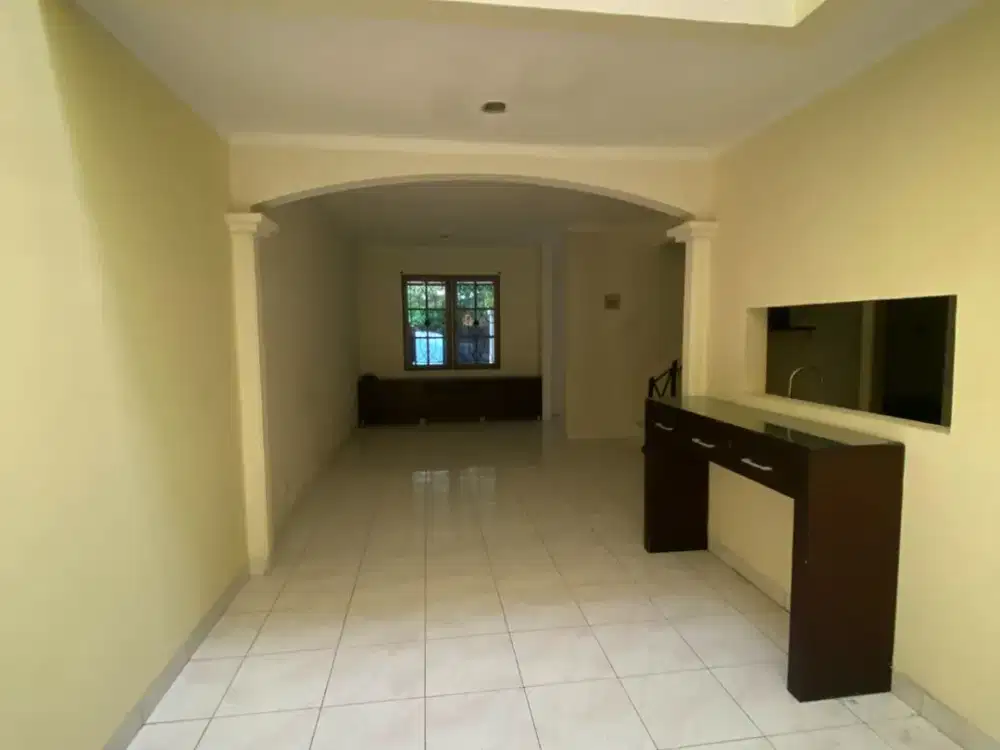 Disewakan rumah 2 lantai siap huni di Daan Mogot baru