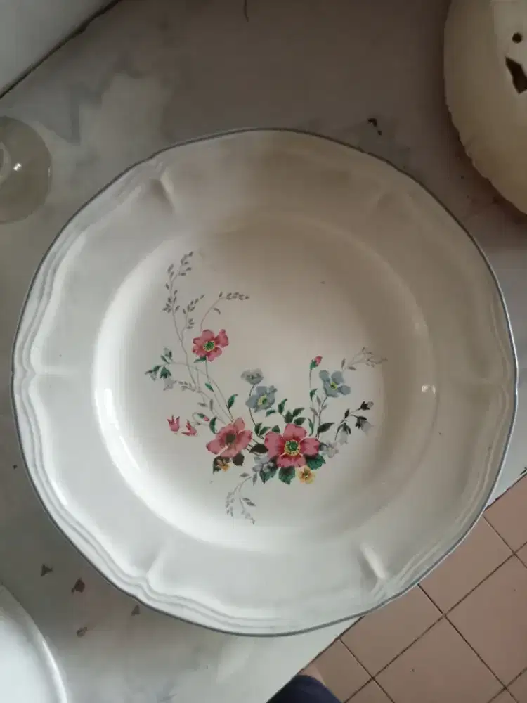 Di jual piring makan Made in China