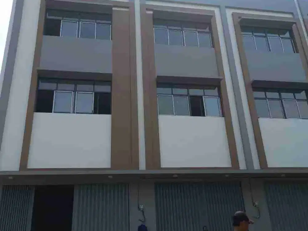 Disewakan Ruko 3 unit, 3 lantai unit baru , 1 unit 210jt/thn (nego)