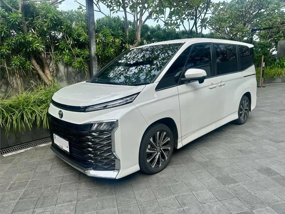 Toyota voxy 2023 low km