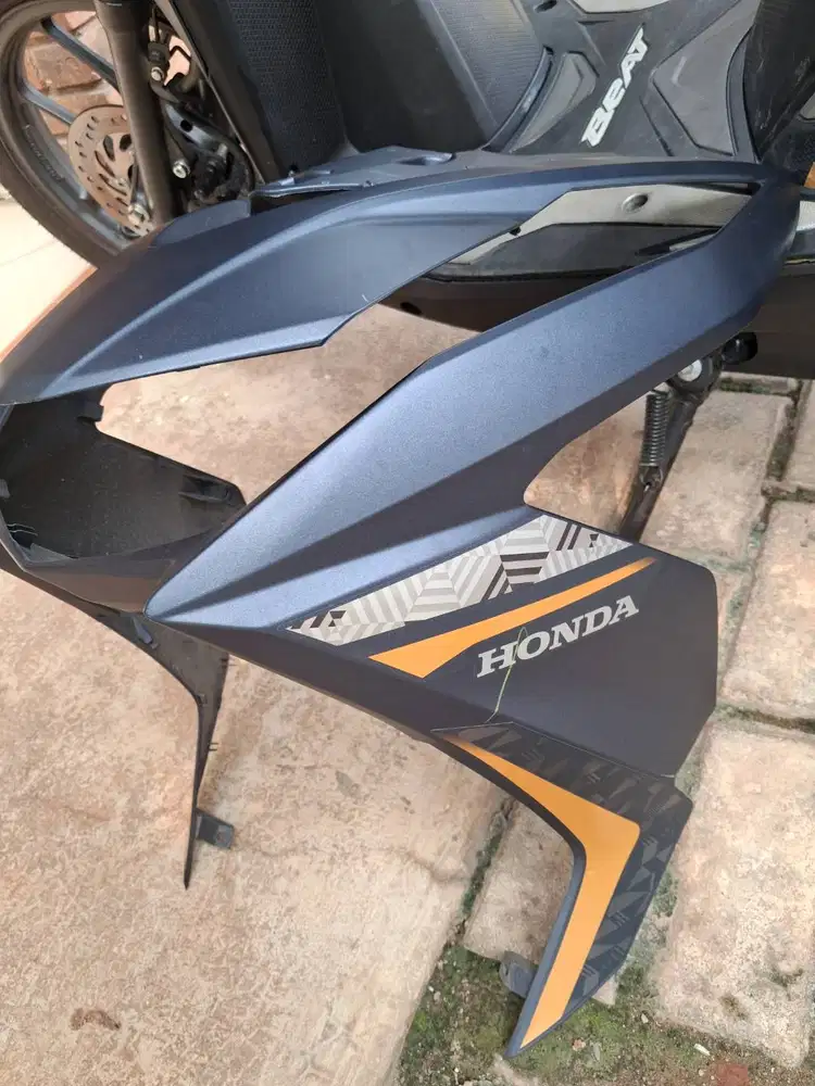 For sale front fender beat cbs iss thn 2022, body pecah dikit,
