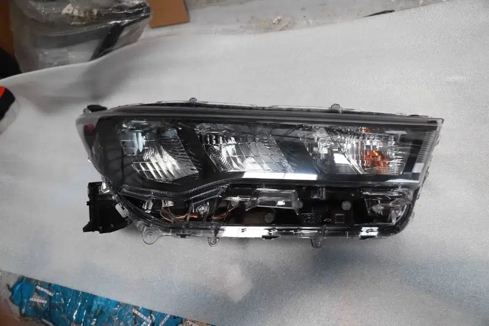 HEADLAMP KANAN TOYOTA INNOVA ZENIX TIPE G 2024, 81110VT040