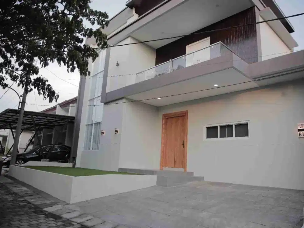 Jual Villa Modern 2lt Semifurnished lokasi Jl Raya Kerobokan dekat canggu area Investasi
