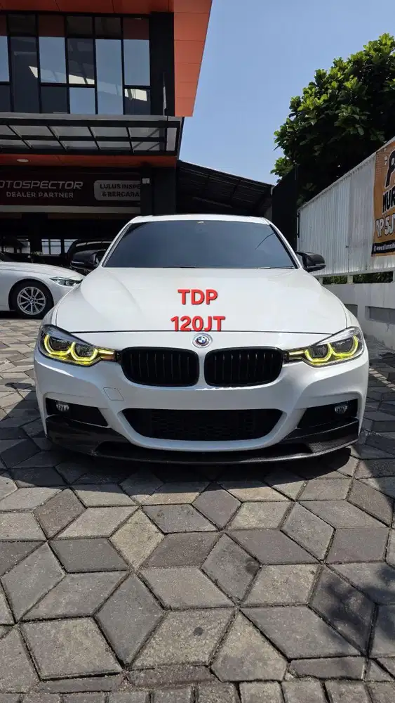 BMW 330i Matic Tahun 2016 Kondisi Mulus Terawat Istimewa Seperti Baru