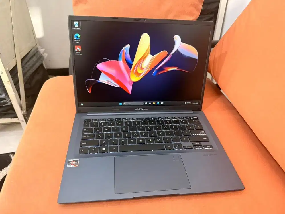Laptop Desain Asus Vivobook M1403Q Ryzen 5 5600H