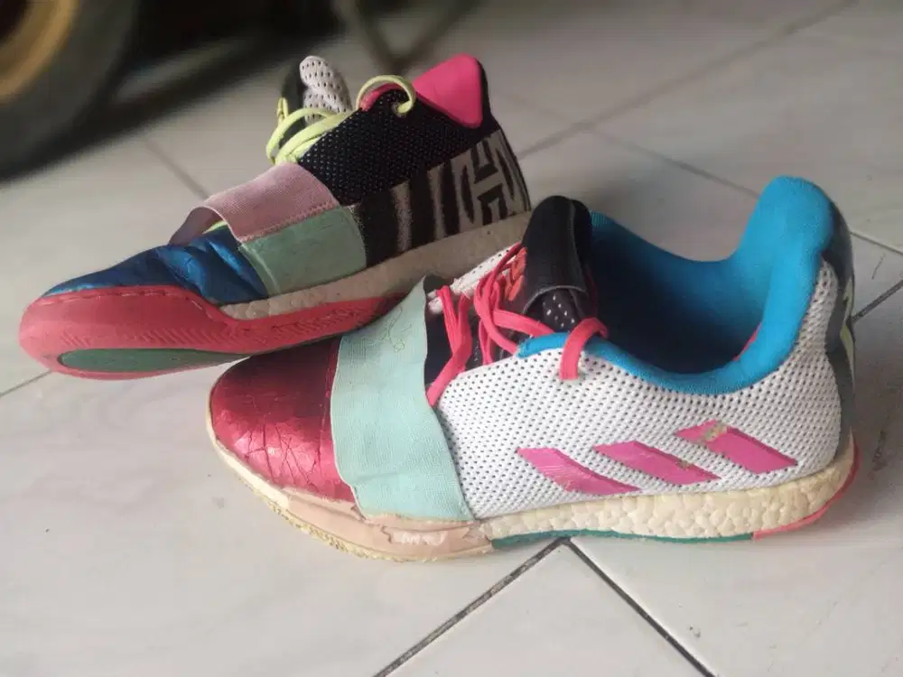 sepatu basket Adidas Harden Vol. 3 'Different Breed' multicolor.