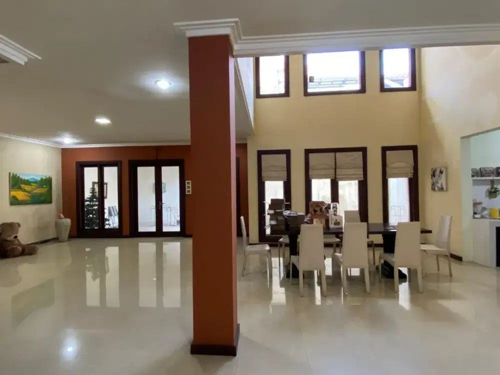 Rumah mewah, Graha family, Lt 360, Lb 450, SHM, Bangunan bagus dan sangat Terawat