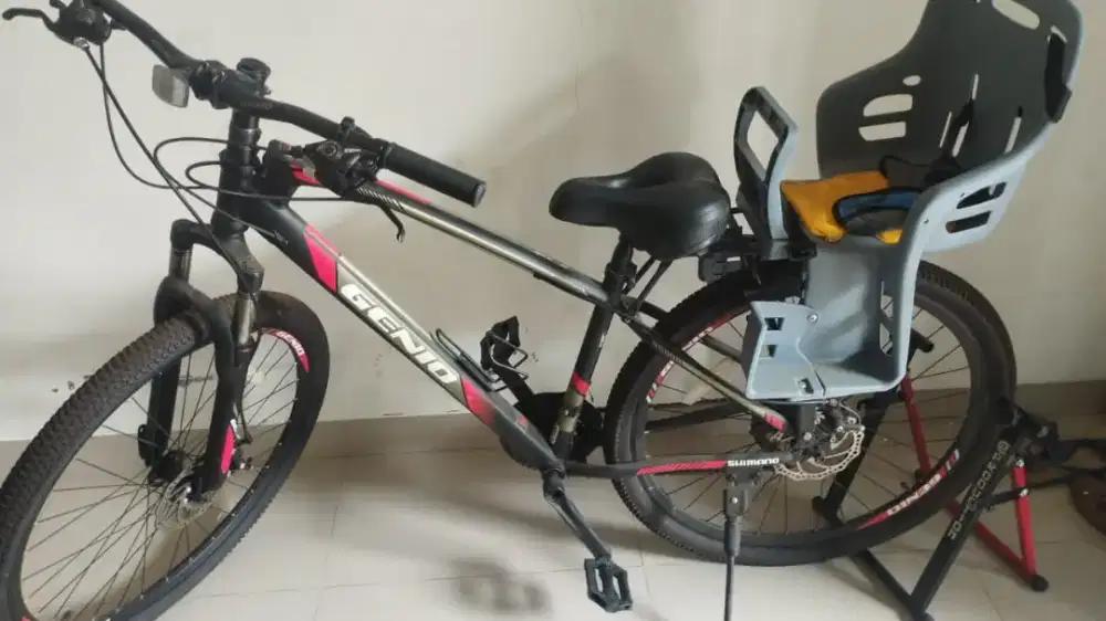 Sepeda Genio dengan boncengan anak