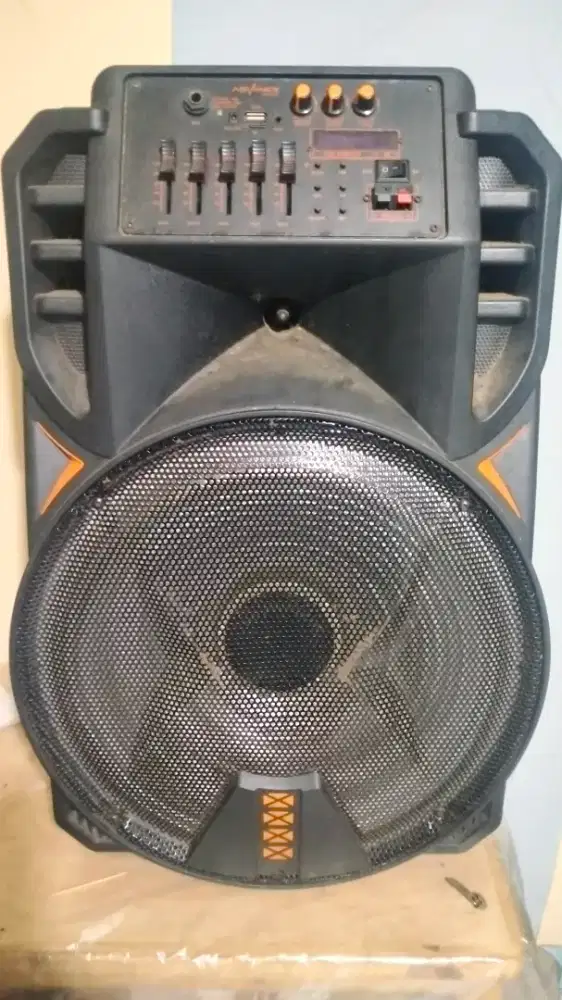 Advance K1506, 15 inch free 2 mic wireles