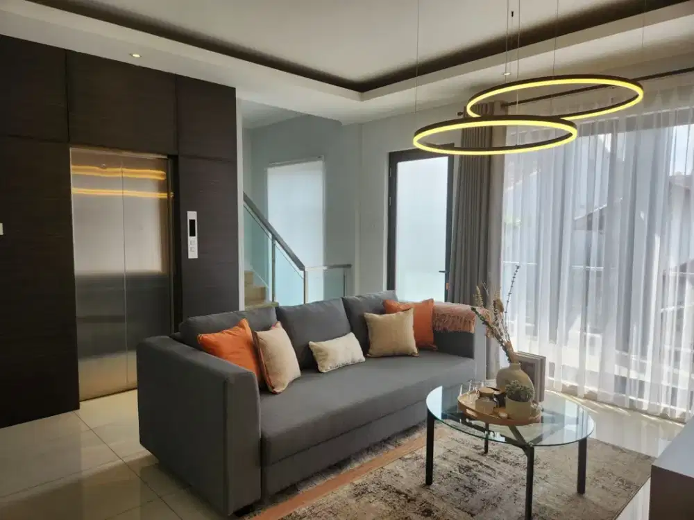 Fasilitas Keren! Rumah Berdesain Modern Di Kawasan Tenang Setrasari Kulon, Bandung