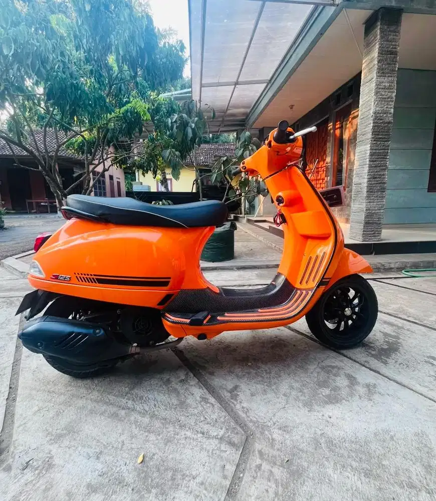 Vespa s 125 orange