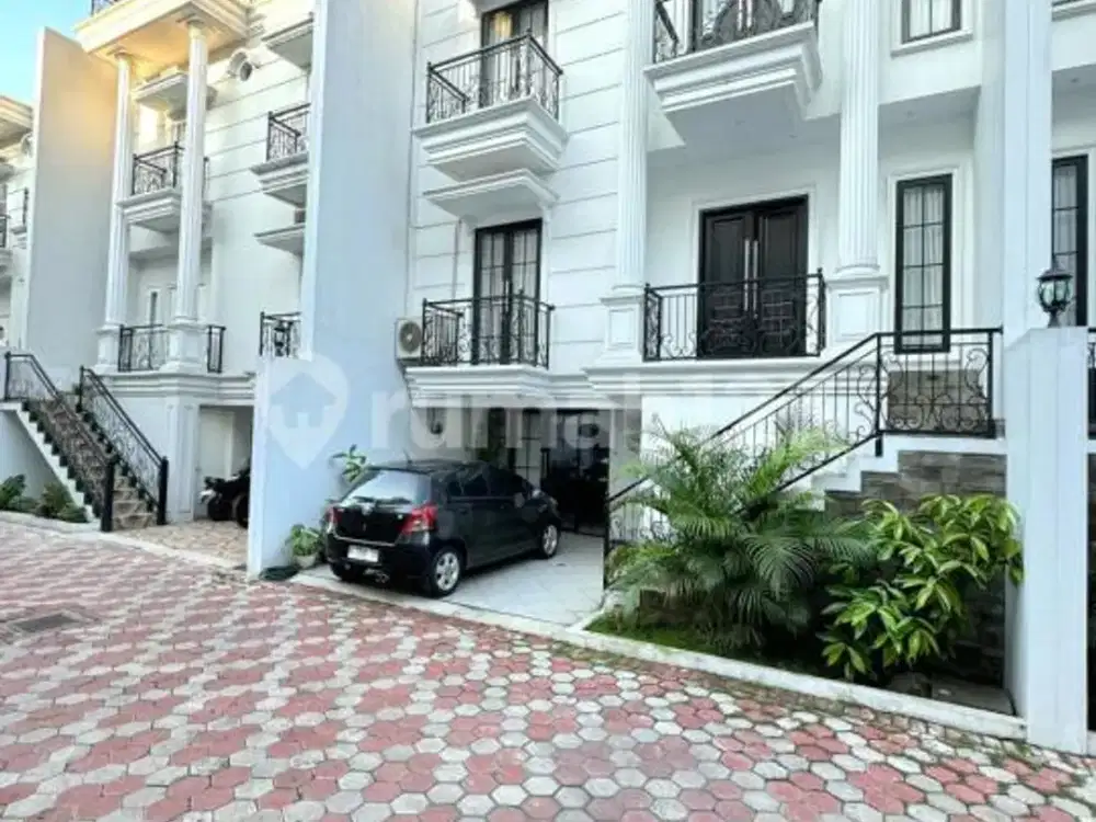 Rmah Mewah Cantik 3 Lantai di Jagakarsa Jakarta Selatan