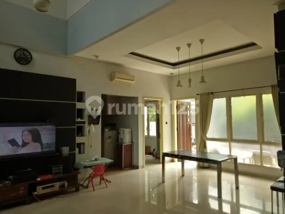 Rumah 2 Lantai Hoek Semi Furnish di Puspita Loka BSD