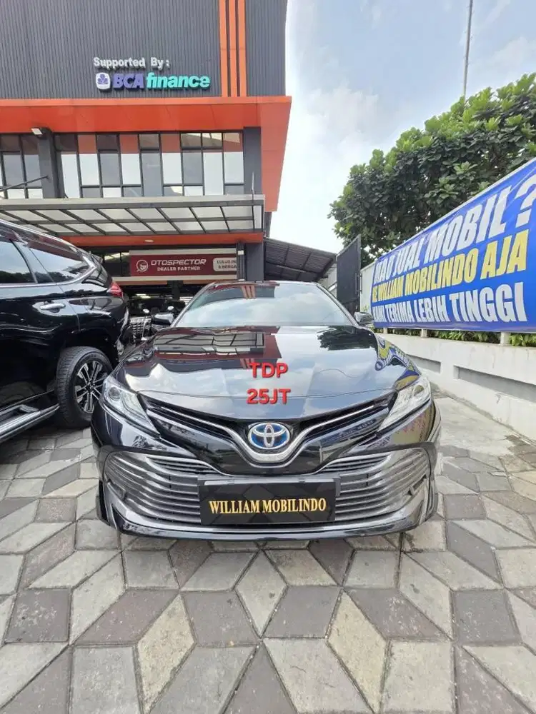 Toyota Camry V 2.5 Hybrid Matic Tahun 2021 Kondisi Mulus Terawat