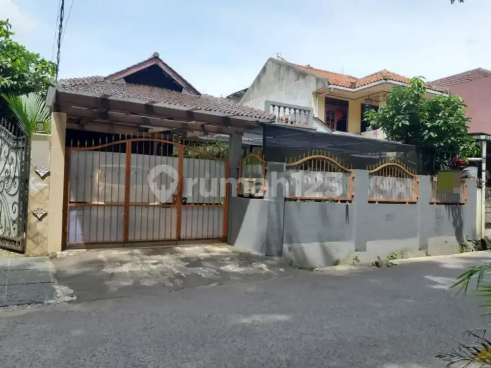 Rumah Menghadap Timur di Pondok Labu Jaksel