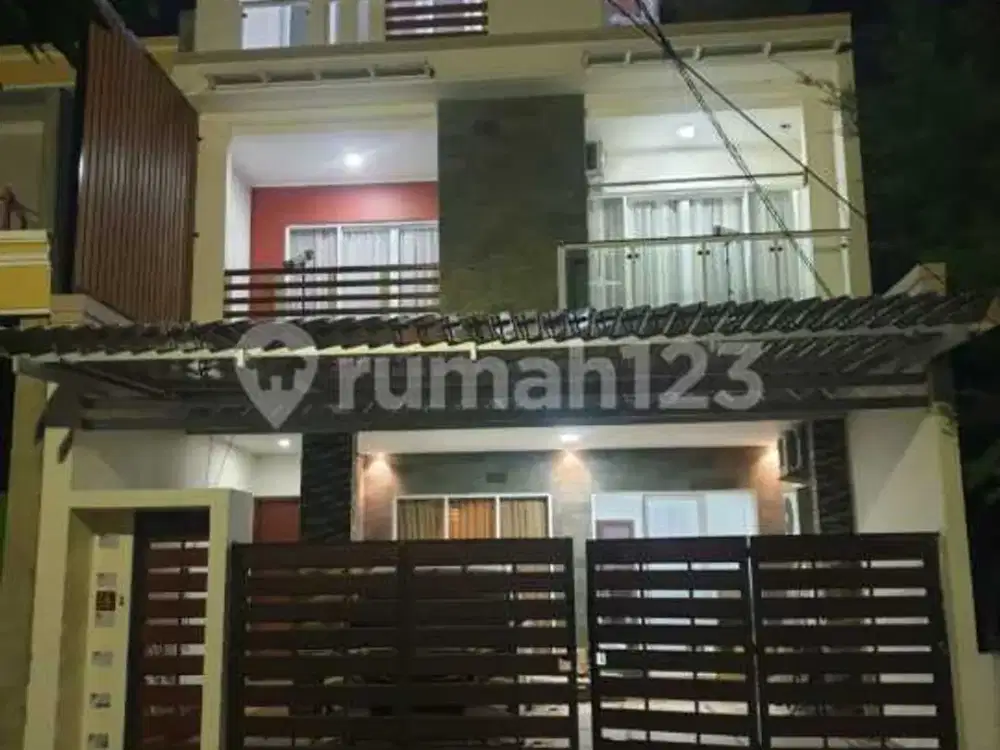 Rumah 3 Lantai di Cluster Cendana, Kota Tangerang