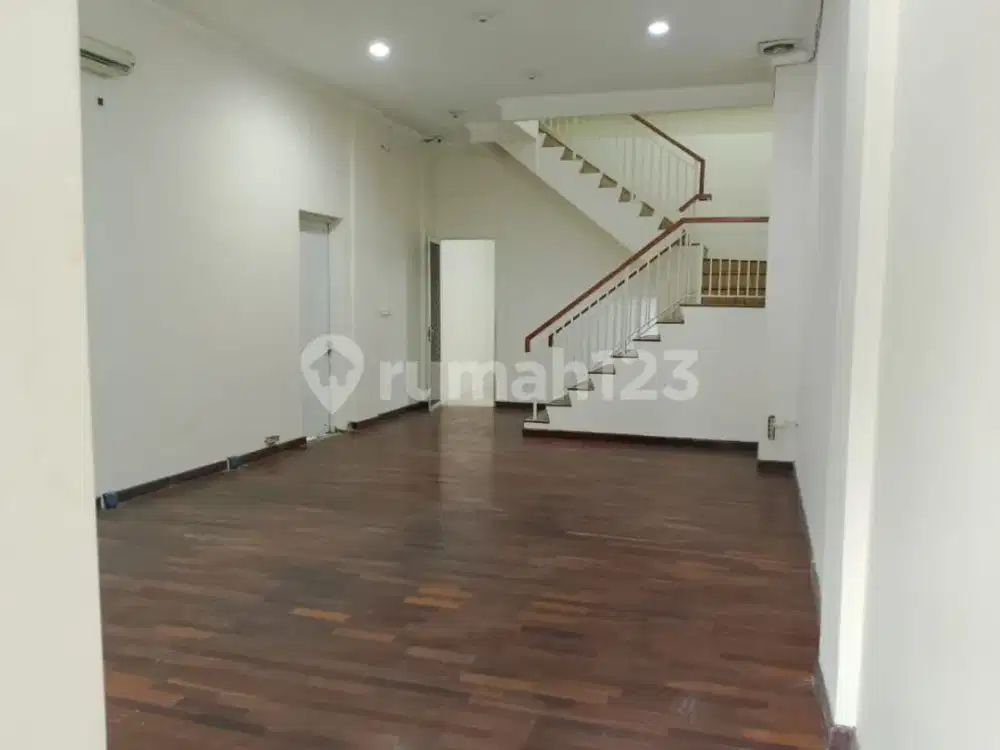 Disewakan Ruko 3 lantai siap huni Modern Arcade Moderland