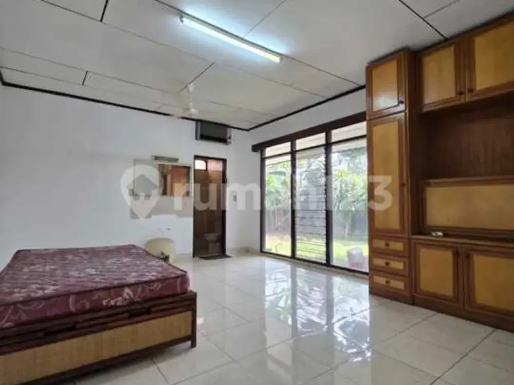Rumah Komersial Kemang Utara - Muat 4 Mobil, Cocok Usaha & Kantor