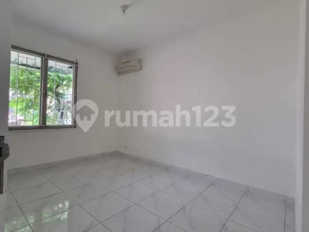Rumah Sudah Terenovasi di Perumahan De Latinos BSD City