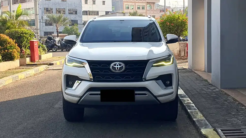 Toyota Fortuner VRZ 2.8 Kicksensor Putih 2023 NIK 2022 Like New Record