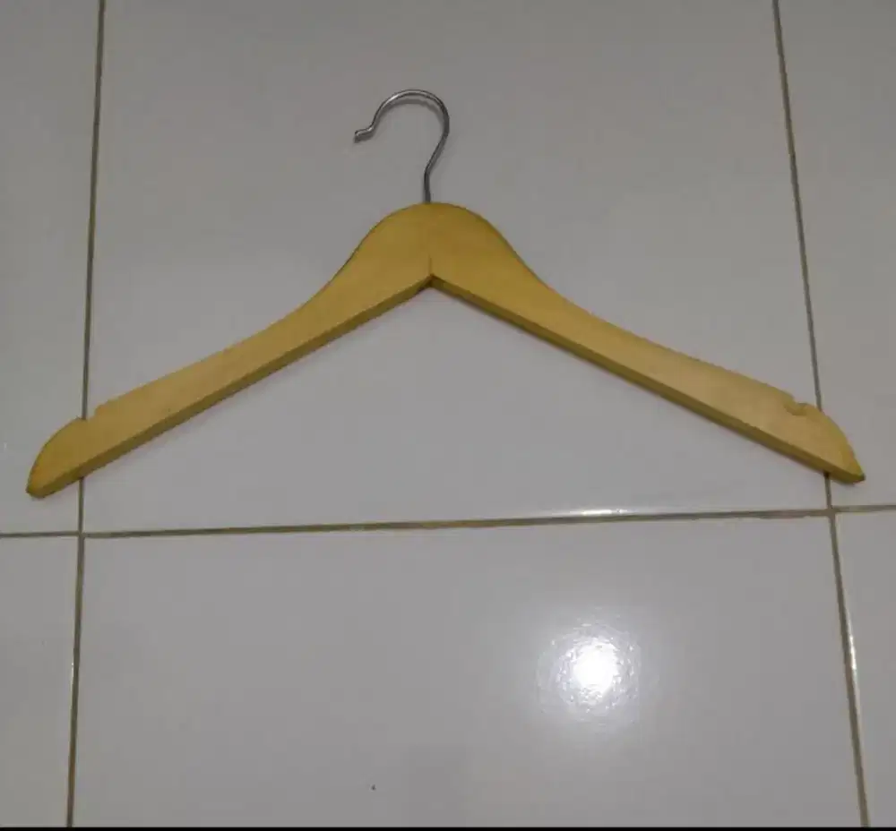 Gantungan Baju Kayu Tebal Second