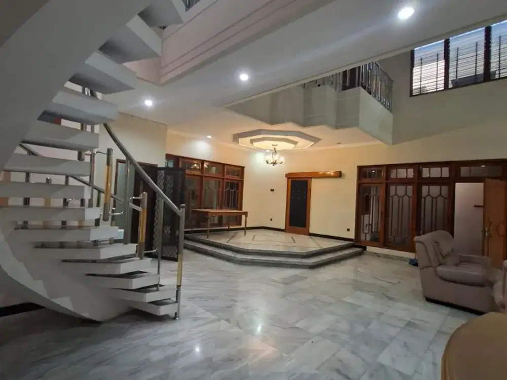 Rumah Prapen Siap Huni 2 Lantai Bagus Marmer Semi Furnish