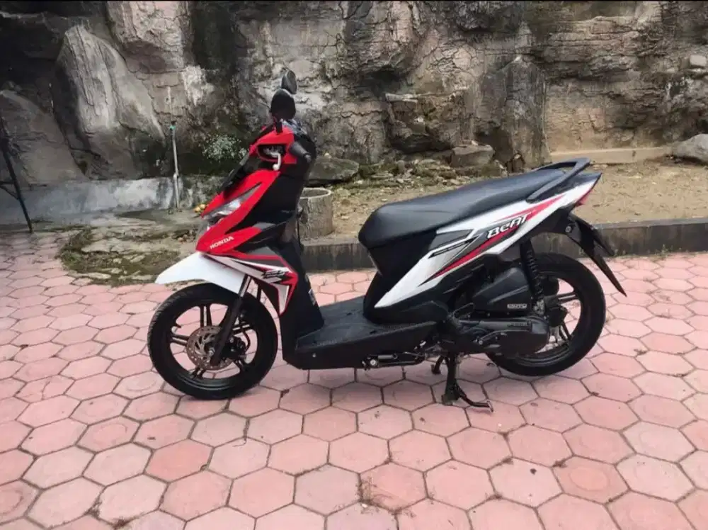 Honda beat 2018 merah putih mulus