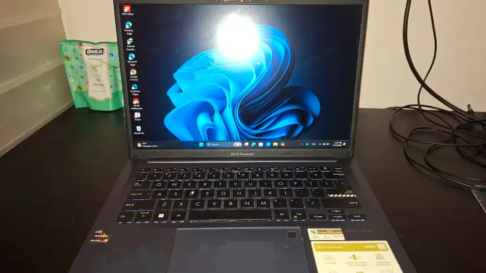 Laptop Asus Vivobook M1403Q