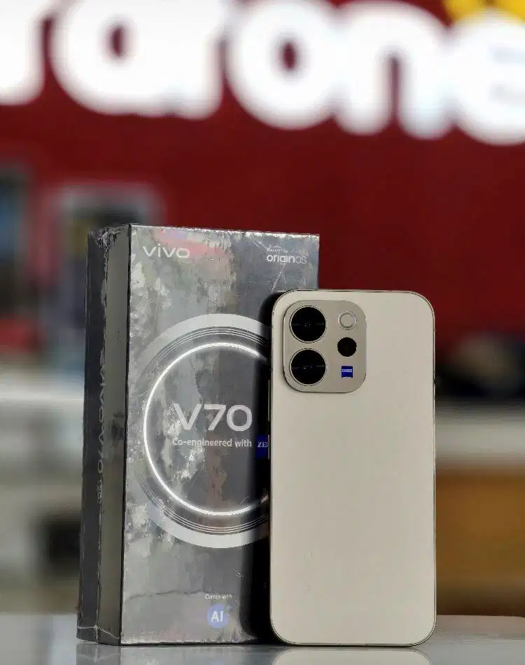 HANDPHONE VIVO V70
