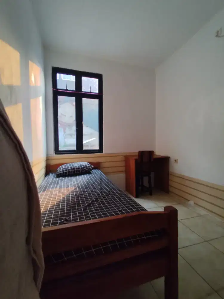 KOST TIDAK BEBAS KEBAYORAN BARU BLOK A STRATEGIS TENANG BERSIH