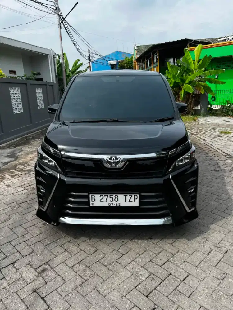 Toyota Voxy 2018