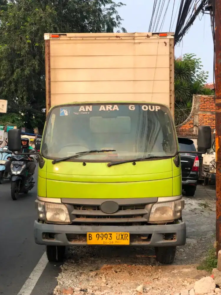 Hino Dutro 110SDL engkel Long box 18 kubik 2013