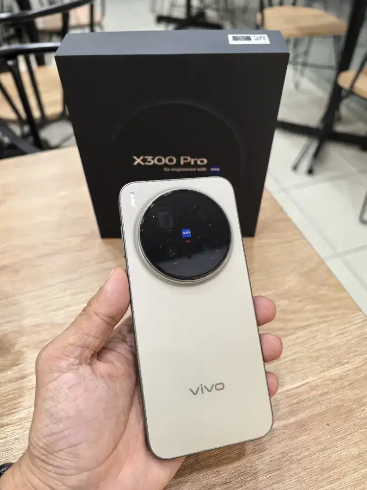 Vivo X300 Pro 5G Zeiss 16/512 Garansi Resmi Desember 2027