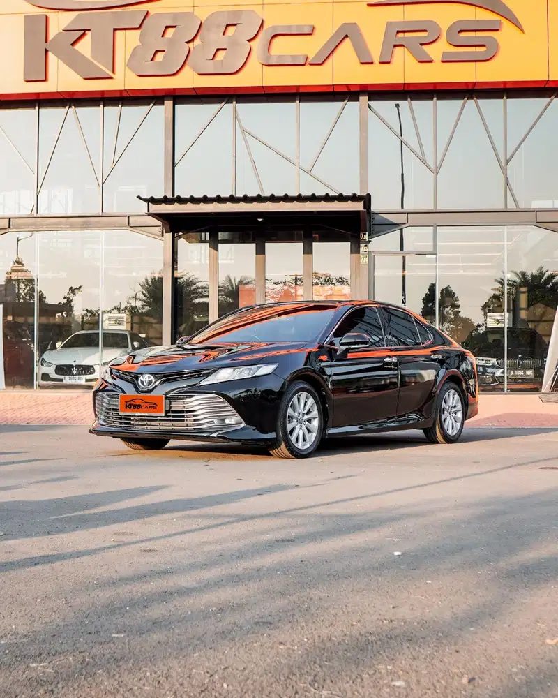 Toyota Camry V 2.5 Sunroof Matic Hitam 2020