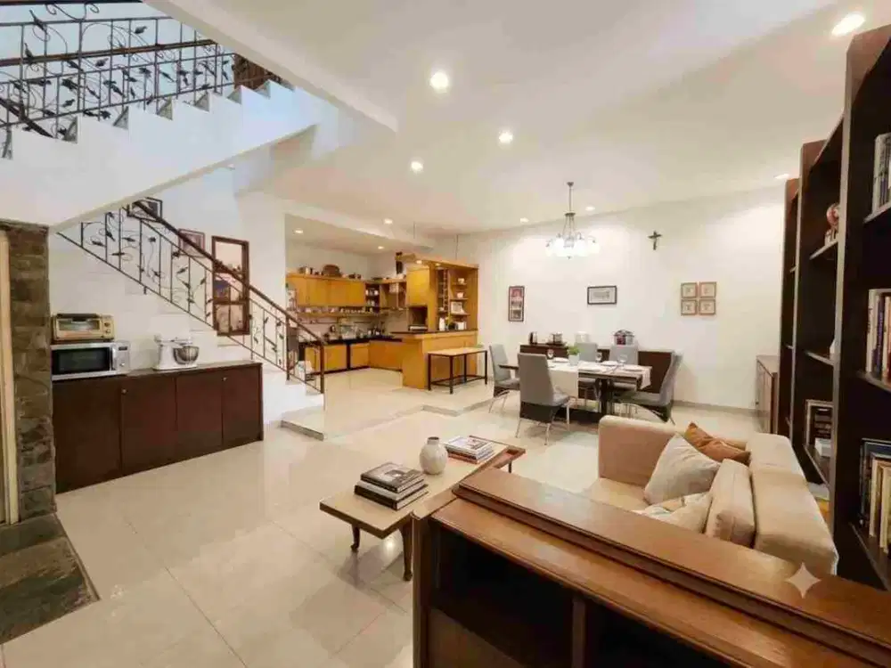 jual cepat rumah sunter 2½ lantai 8.5 x 17 minat?