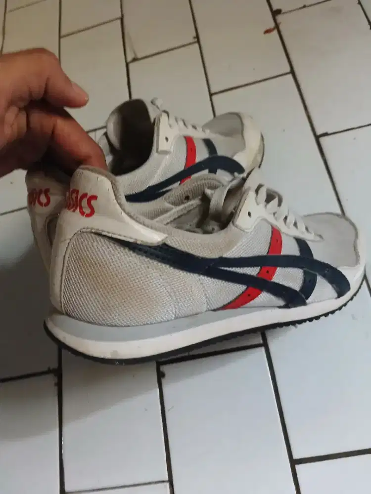 Sepatu Asics 1201A093