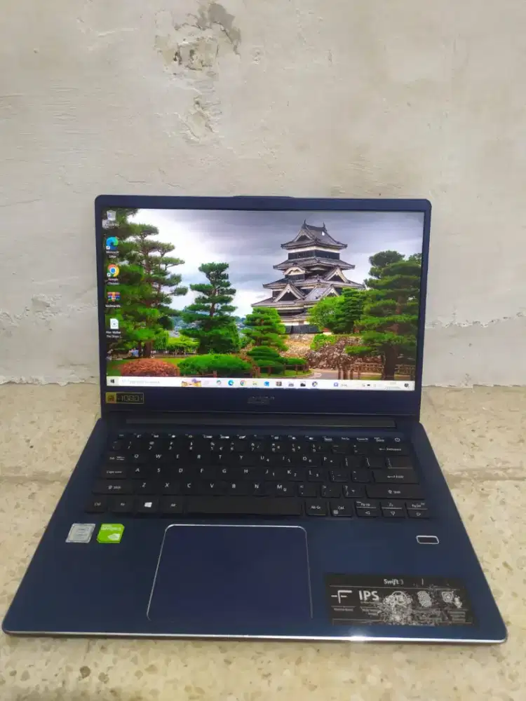 Acer Swift 3 
Intel core i3 gen7 
Ram 4 Ssd 256gb