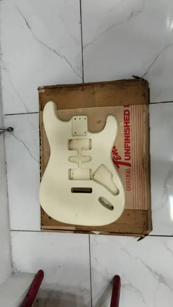 body stratocaster original pabrikan kayu cakep
