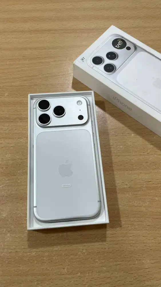 iPhone 17 Pro 256 gb ex iBox bh 100% garansi aktif sampai April 2027