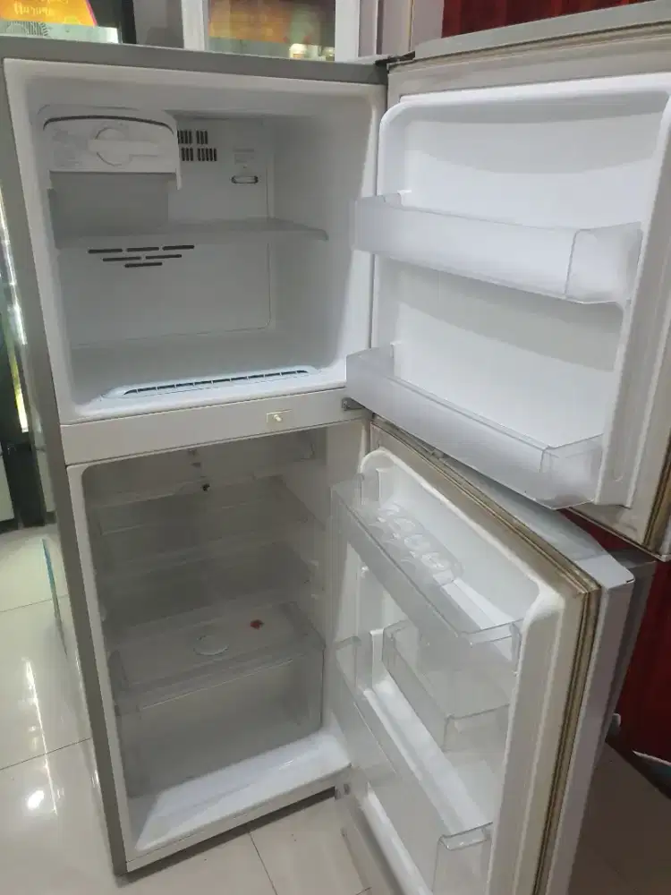 Dijual cpt. Kulkas LG 2 pintu