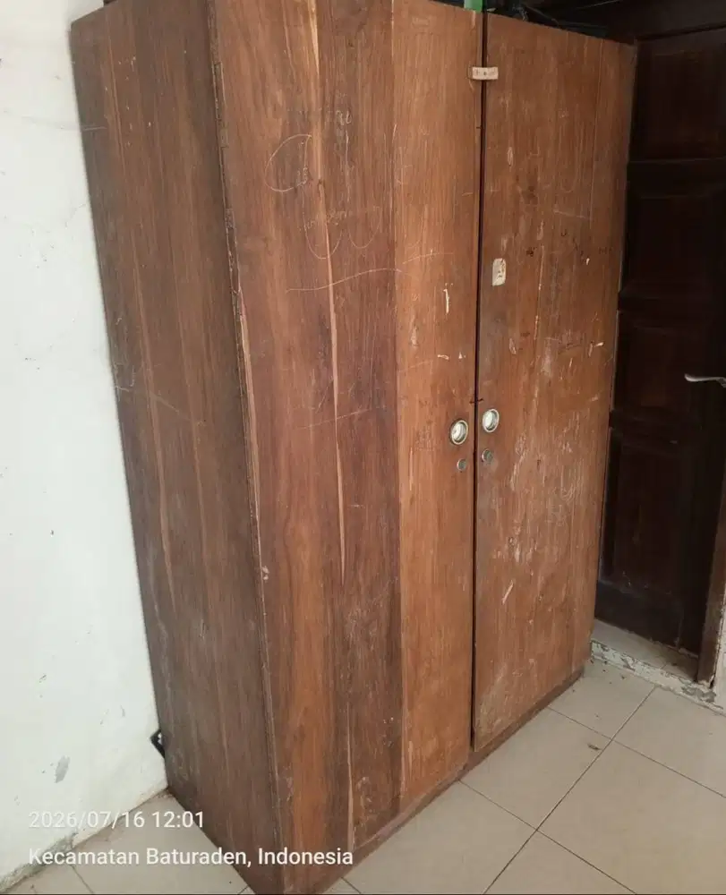 Lemari kayu kuna
